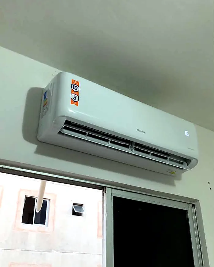 Split em sala com janela — MK Climatização